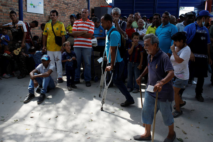 Los primeros envíos de asistencia llegan a la frontera con Colombia 