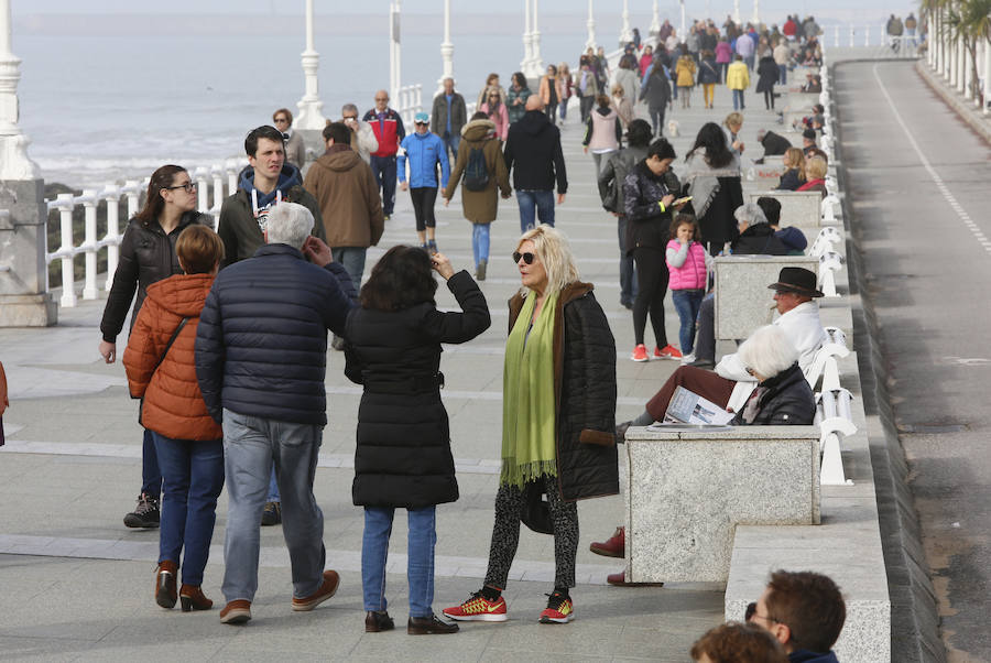 Jornada agradable en la ciudad antes de un nuevo aviso amarillo por rachas de viento y fuerte oleaje para el domingo.