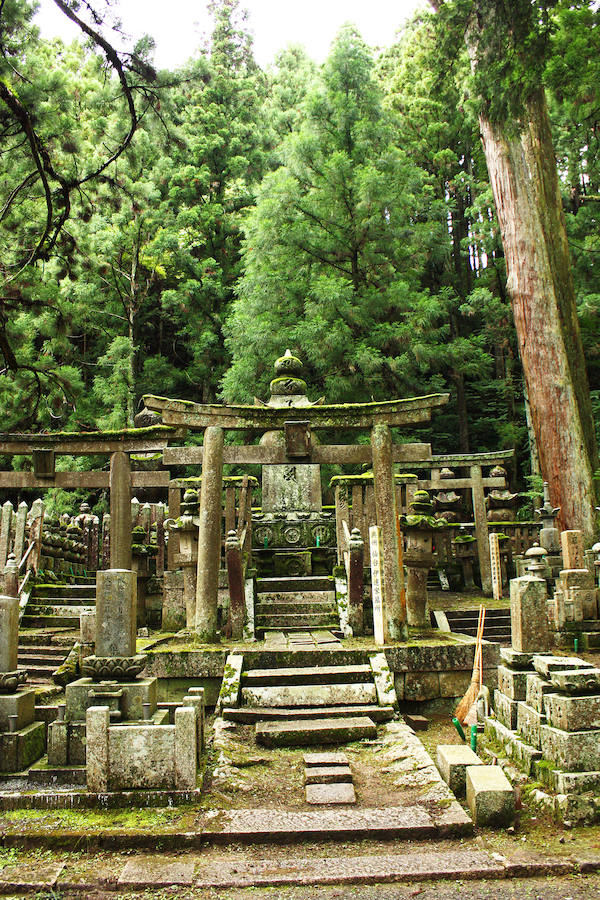 Cementerio Okuno-in (Japón)