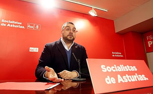 El secretario general de la Federación Socialista Asturiana (FSA), Adrián Barbón