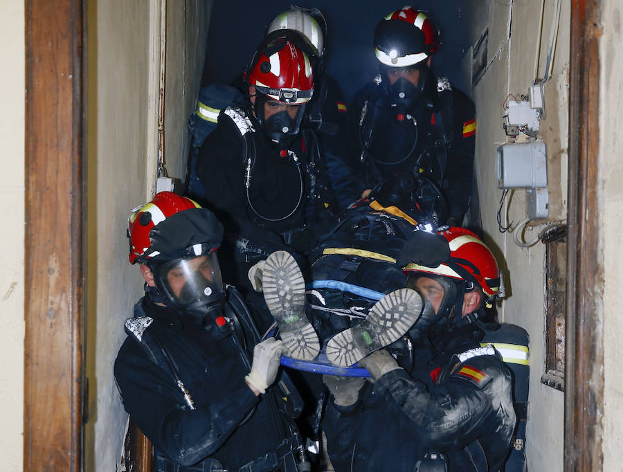 Una compañía del V Batallón de Intervención de Emergencias (BIEM V) de la Unidad Militar de Emergencia ha realizado este martes un ejercicio de instrucción en la zona de la ría del Eo. Navegación con embarcaciones a motor y remo, rescates acuáticos y trabajos subacuáticos o búsqueda en las orillas han sido algunos de los ejercicios realizados.