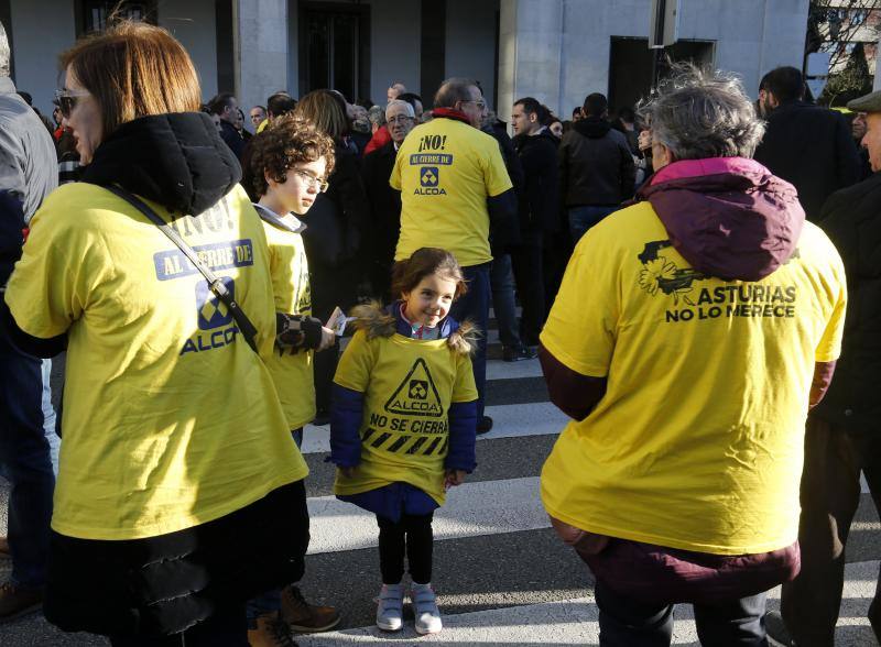 El comité de empresa de la planta de Avilés apunta, tras sendas reuniones con la alcaldesa Mariví Monteserín y la delegada del Gobierno Delia Losa, que ««ya no se producirá más aluminio primario en Avilés y es algo muy doloroso».