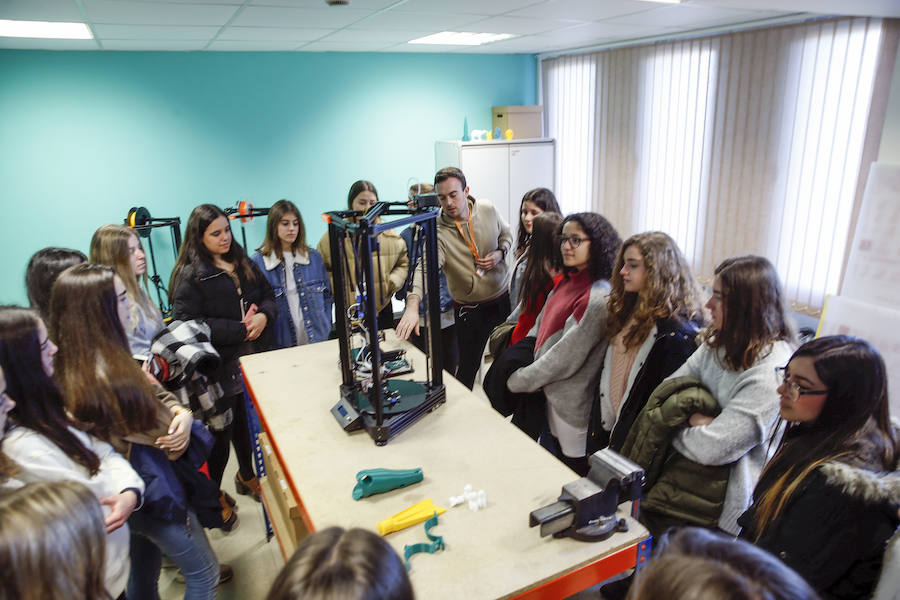 La Escuela Politécnica de Ingeniería de Gijón celebra esta jornada con la presencia del rector de la Universidad de Oviedo, Santiago García Granda.