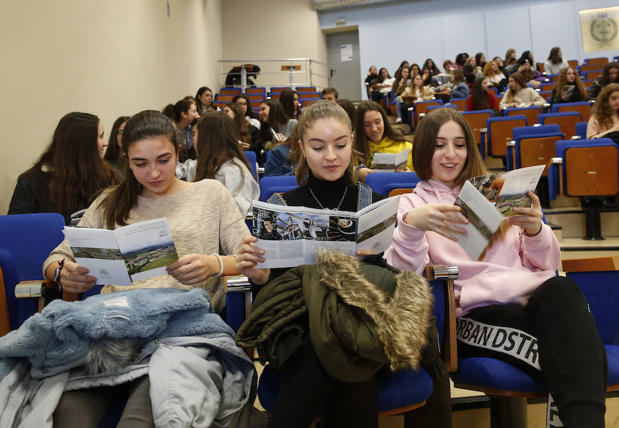 La Escuela Politécnica de Ingeniería de Gijón celebra esta jornada con la presencia del rector de la Universidad de Oviedo, Santiago García Granda.
