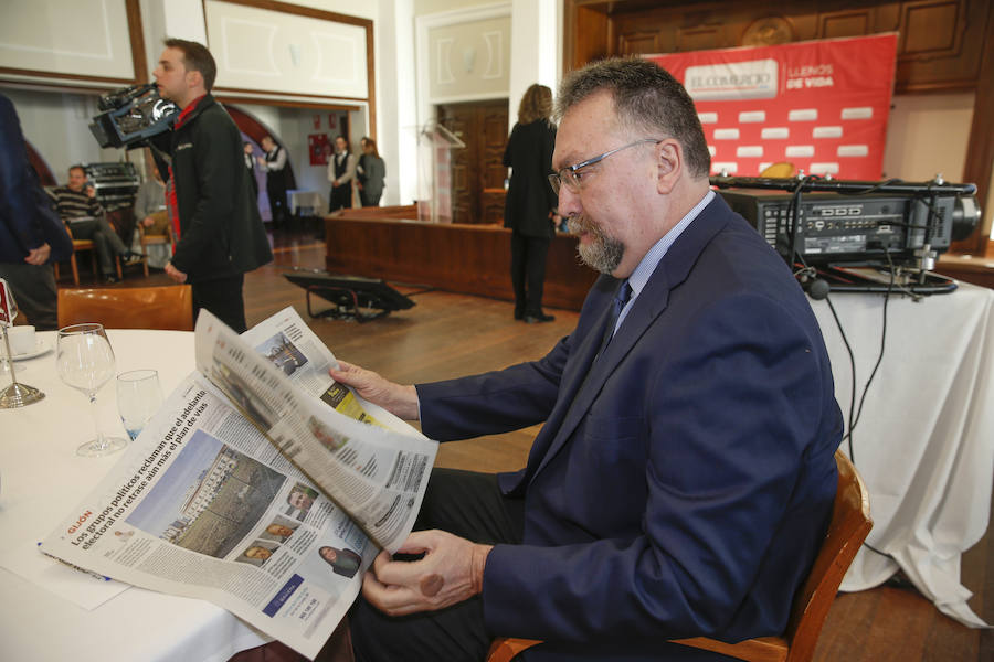 La alcaldesa de Gijon y presidenta de Foro Asturias ha sido la protagonista del encuentro que se celebrado en el Club de Regatas y al que asistieron representantes de la vida empresarial y política, así como agentes sociales