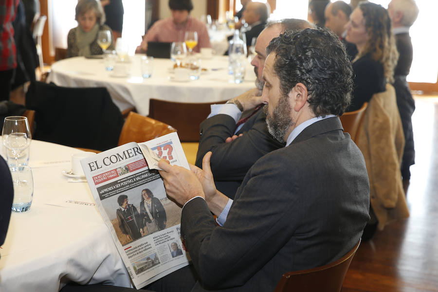 La alcaldesa de Gijon y presidenta de Foro Asturias ha sido la protagonista del encuentro que se celebrado en el Club de Regatas y al que asistieron representantes de la vida empresarial y política, así como agentes sociales