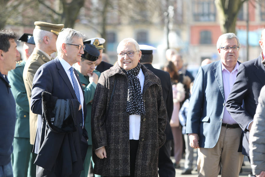 Avilés recuerda a su vecino más ilustre, ell Adelantado de La Florida, con un homanaje floral en el Parque del Muelle