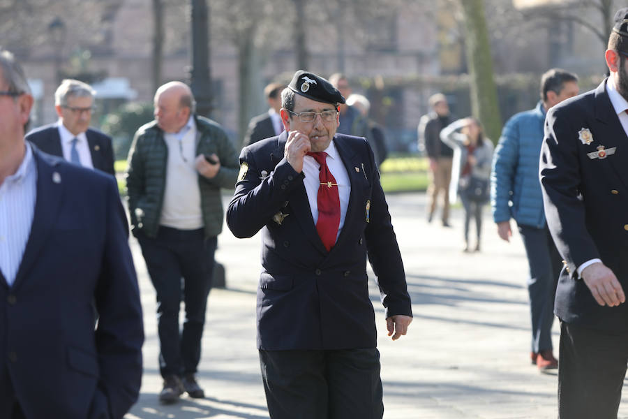 Avilés recuerda a su vecino más ilustre, ell Adelantado de La Florida, con un homanaje floral en el Parque del Muelle