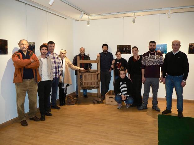 Presentación de la exposición 'Llagareros de Ribeseya' en la Casa de Cultura de la villa. 