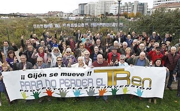 La federación vecinal advierte de que si no se firma el plan de vías «habrá conflicto»