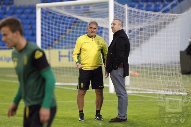 Paco Herrera, con el presidente Miguel Ángel Ramírez. 