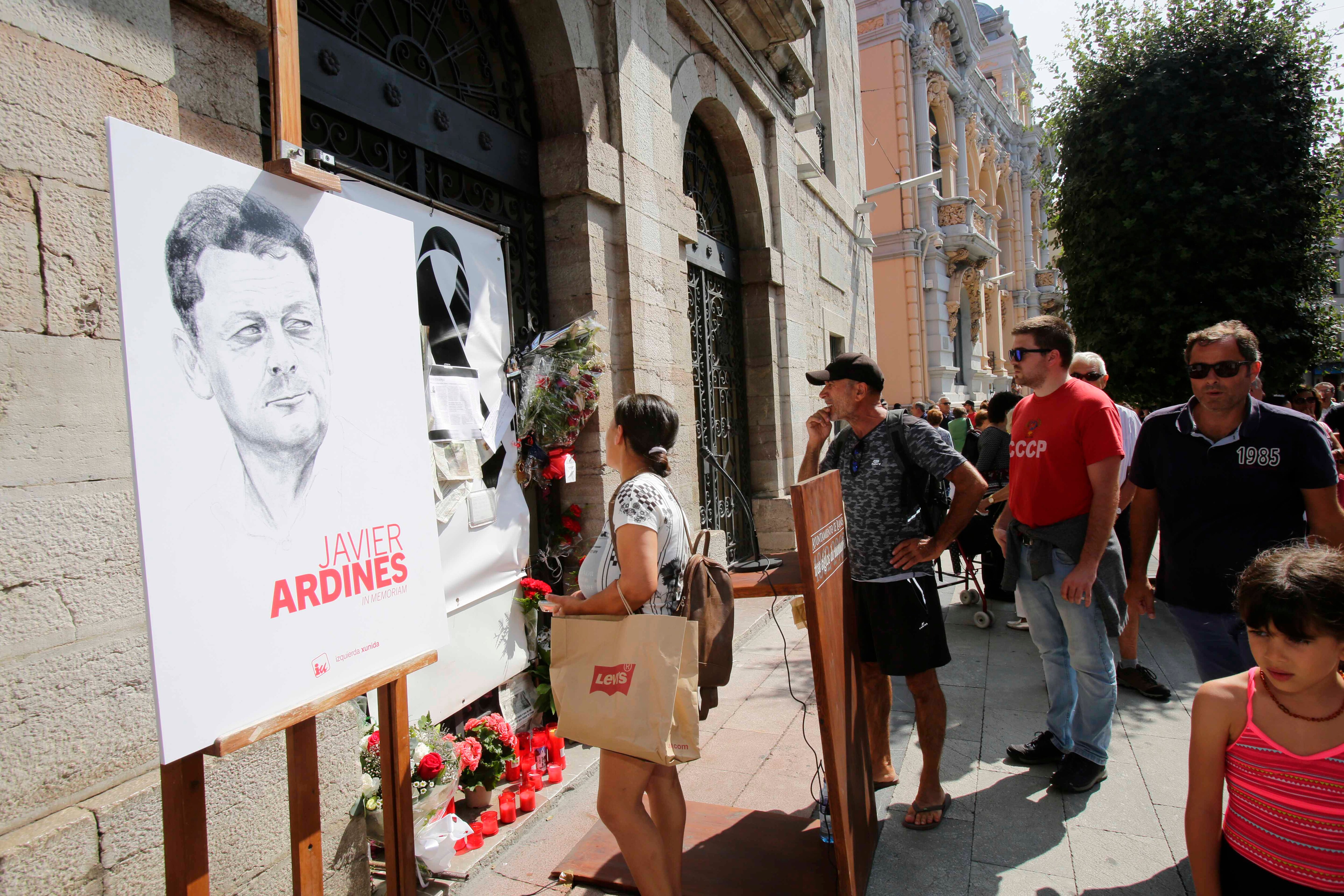 Uno de los actos de homenaje al edil Javier Ardines.