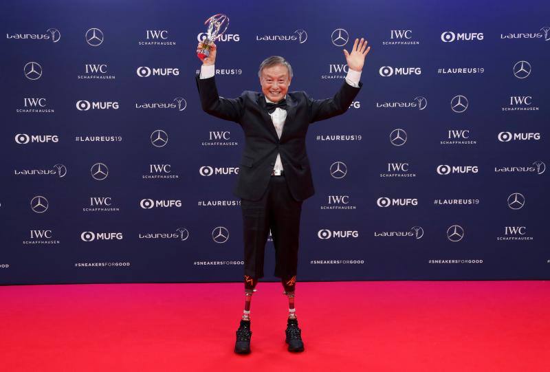 Los Laureus World Sports Awards, más conocidos como los premios Oscar del deporte, han celebrado su tradicional ceremonia. El glamour se ha impuesto sobre una alfombra roja en la que las zapatillas han sido más habituales que los tradicionales zapatos entre los invitados e invitadas.