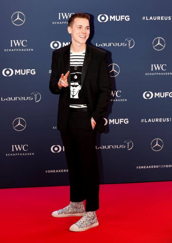 Los Laureus World Sports Awards, más conocidos como los premios Oscar del deporte, han celebrado su tradicional ceremonia. El glamour se ha impuesto sobre una alfombra roja en la que las zapatillas han sido más habituales que los tradicionales zapatos entre los invitados e invitadas.