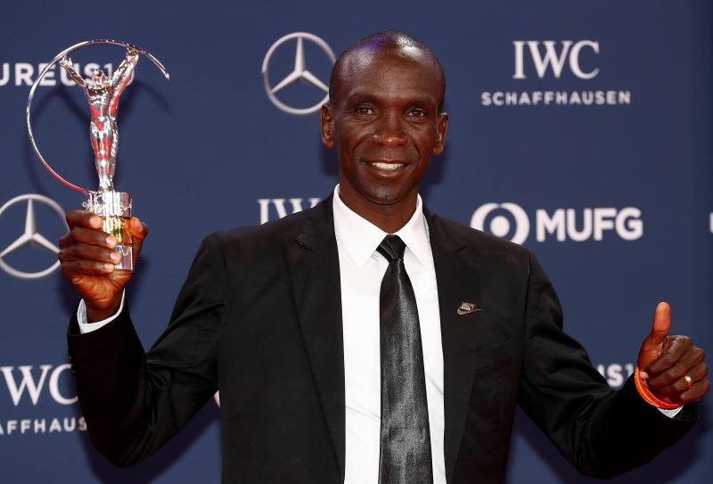 Los Laureus World Sports Awards, más conocidos como los premios Oscar del deporte, han celebrado su tradicional ceremonia. El glamour se ha impuesto sobre una alfombra roja en la que las zapatillas han sido más habituales que los tradicionales zapatos entre los invitados e invitadas.