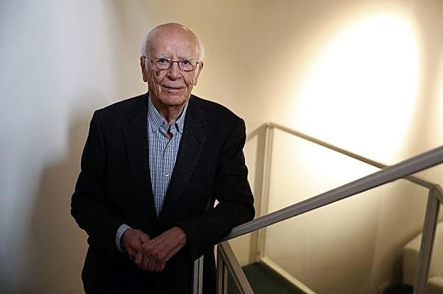 Emilio Lledó, durante la presentación de 'Palabras en el tiempo'. 