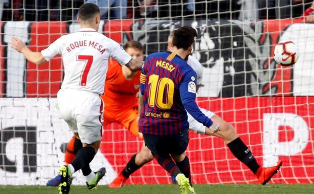 El golpeo de Leo Messi que acabaría en el fondo de la portería de Tomáš Vaclík, y el segundo gol en su cuenta. 