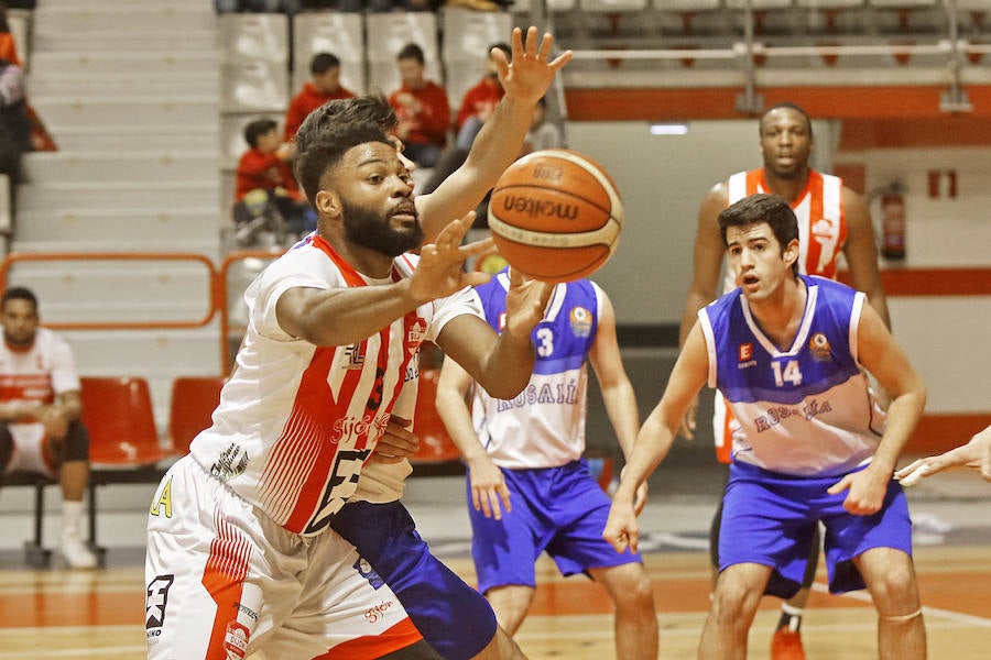 Fotos: Las imágenes del partido entre el Huniko Gijón Basket - Rosalía de Castro