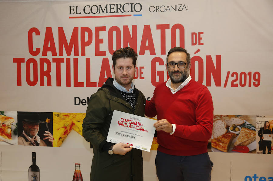 El concurso de tortilllas de EL COMERCIO ya tiene los ganadores de esta última edición. Café Ronaike se lleva el primer premio en la categoría de Tortilla tradicional' y cafetería Europa es el ganador de la 'Tortilla con'