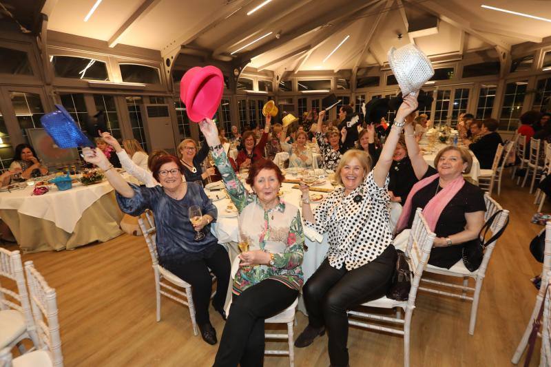 Los encuentros entre mujeres dominaron en la noche avilesina de Comadres.