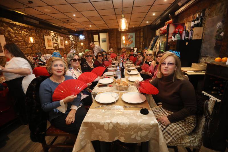 Los encuentros entre mujeres dominaron en la noche avilesina de Comadres.