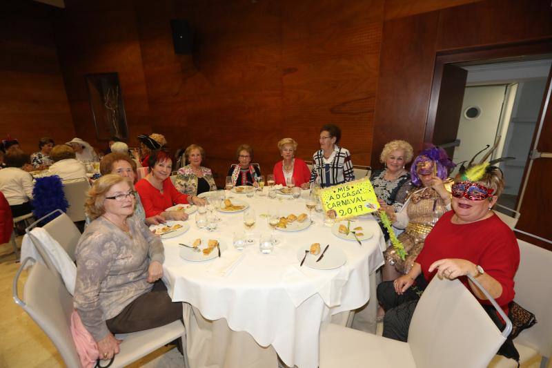 Los encuentros entre mujeres dominaron en la noche avilesina de Comadres.