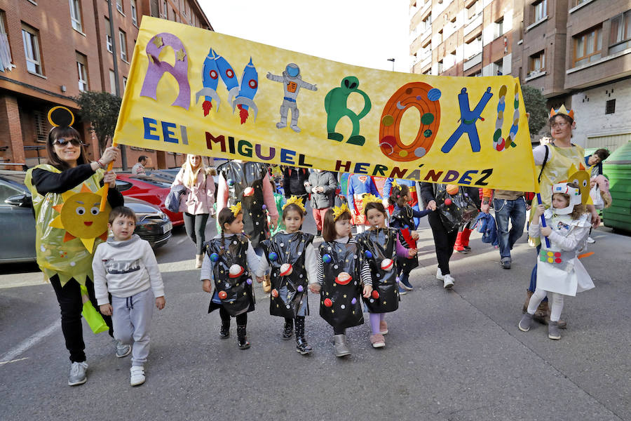 Como cada año, la zona oeste gijonesa comienza la fiesta del Antroxu por todo lo alto.