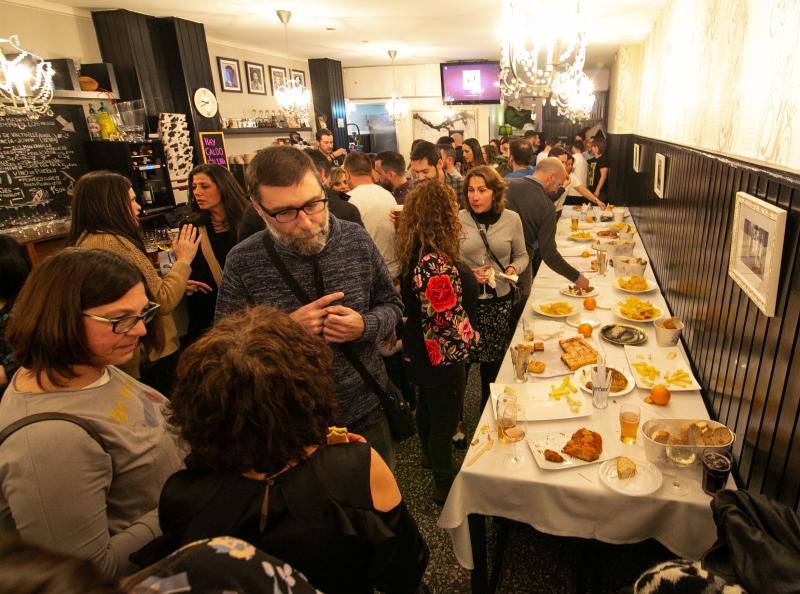 Una de las fiestas gastronómica por excelencia de Asturias por esta fechas tiene lugar en Siero y son Les COmadres. Miles de bollos preñaos para disfrutar de esta cita