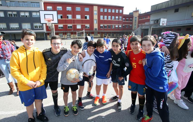 Alumnos de Infantil y Primaria hacen guiños con sus disfraces a la historia de Asturias, cine o a los clásicos héroes