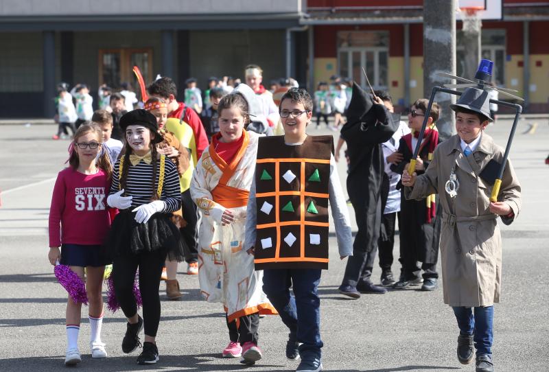 Alumnos de Infantil y Primaria hacen guiños con sus disfraces a la historia de Asturias, cine o a los clásicos héroes