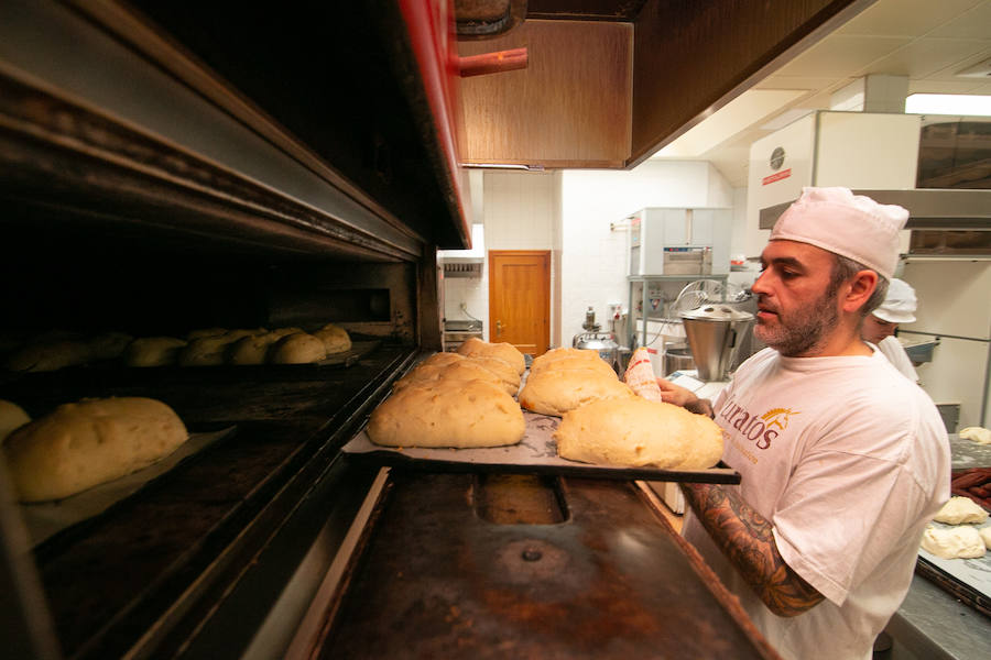 Una de las fiestas gastronómica por excelencia de Asturias por esta fechas tiene lugar en Siero y son Les COmadres. Miles de bollos preñaos para disfrutar de esta cita