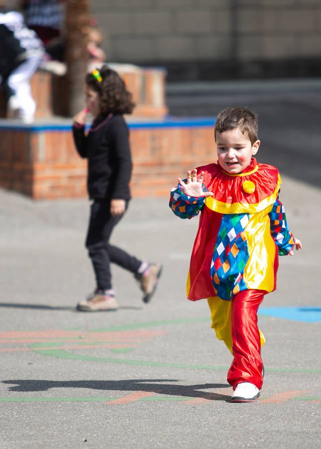 Una de las fiestas gastronómica por excelencia de Asturias por esta fechas tiene lugar en Siero y son Les COmadres. Miles de bollos preñaos para disfrutar de esta cita