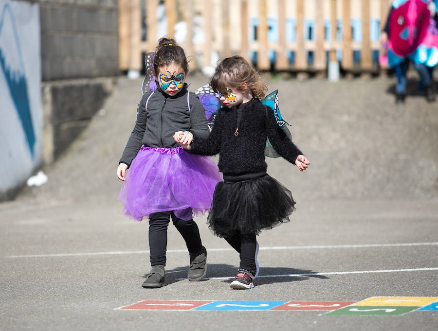 Una de las fiestas gastronómica por excelencia de Asturias por esta fechas tiene lugar en Siero y son Les COmadres. Miles de bollos preñaos para disfrutar de esta cita