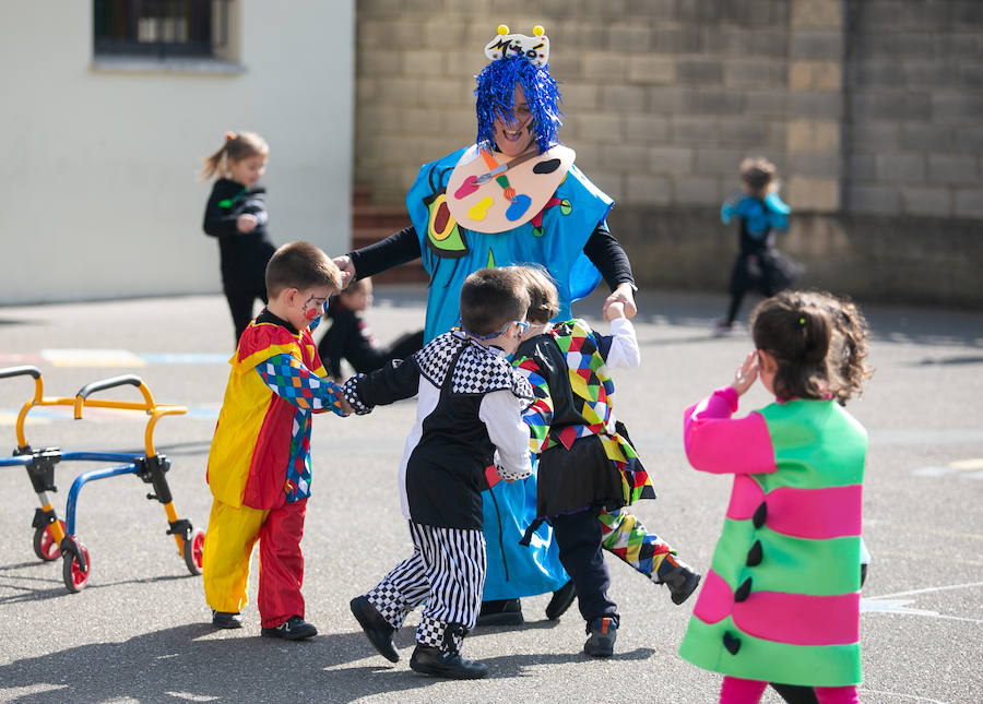 Una de las fiestas gastronómica por excelencia de Asturias por esta fechas tiene lugar en Siero y son Les COmadres. Miles de bollos preñaos para disfrutar de esta cita