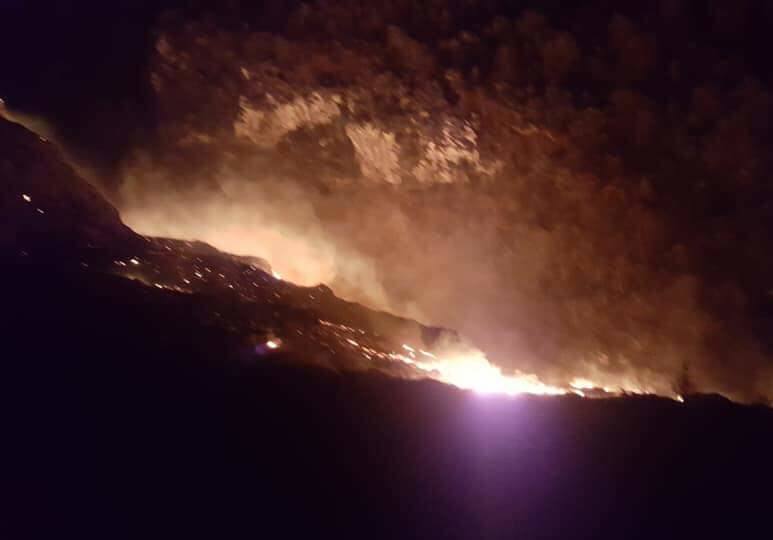 Una intensa oleada de incendios obliga a Asturias a solicitar la intervención del Ejército.