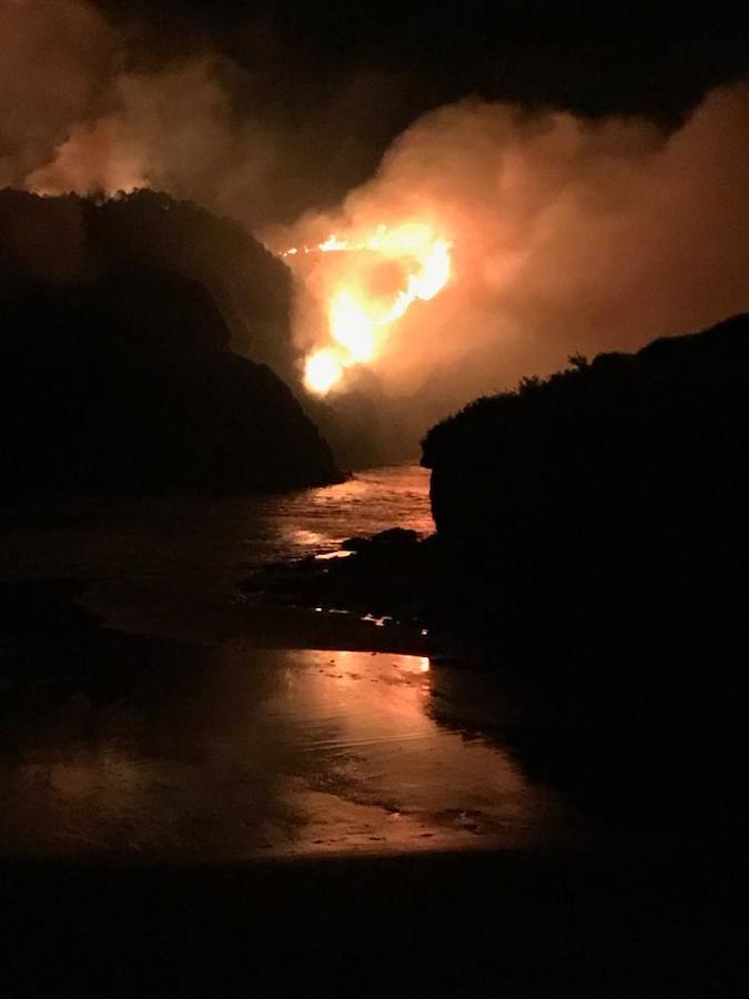 Una intensa oleada de incendios obliga a Asturias a solicitar la intervención del Ejército.