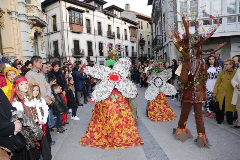 Los astronautas, las naves especiales y los extraterrestres toman las calles llaniscas