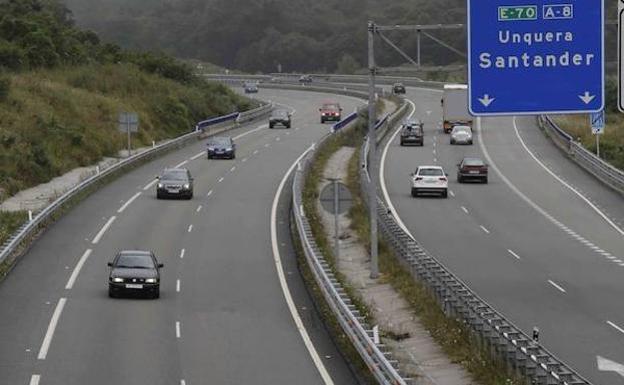 La autovía del Cantábrico a su paso por el oriente de Asturias registró varios incidentes el pasado año.