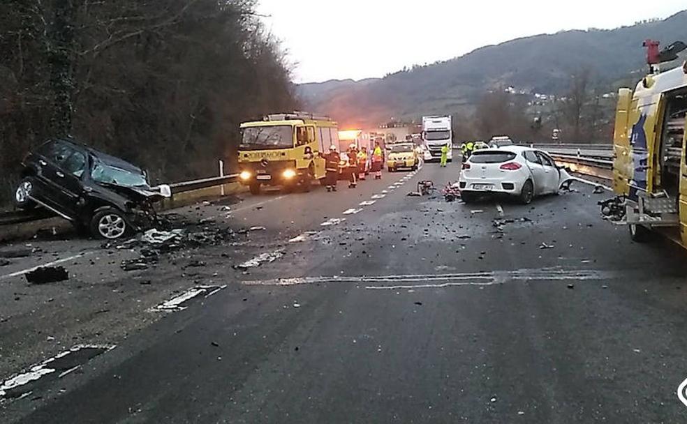 Estado en el que quedaron los vehículos tras el accidente.