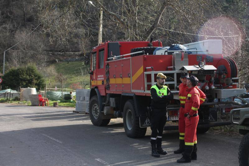 Fotos: Así trabaja la UME en el incendio de Llordón, en Cangas de Onís