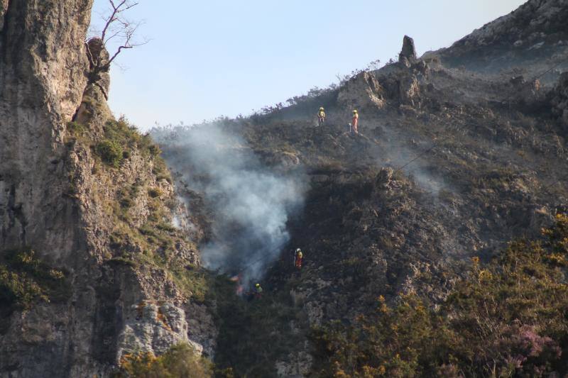 Fotos: Así trabaja la UME en el incendio de Llordón, en Cangas de Onís