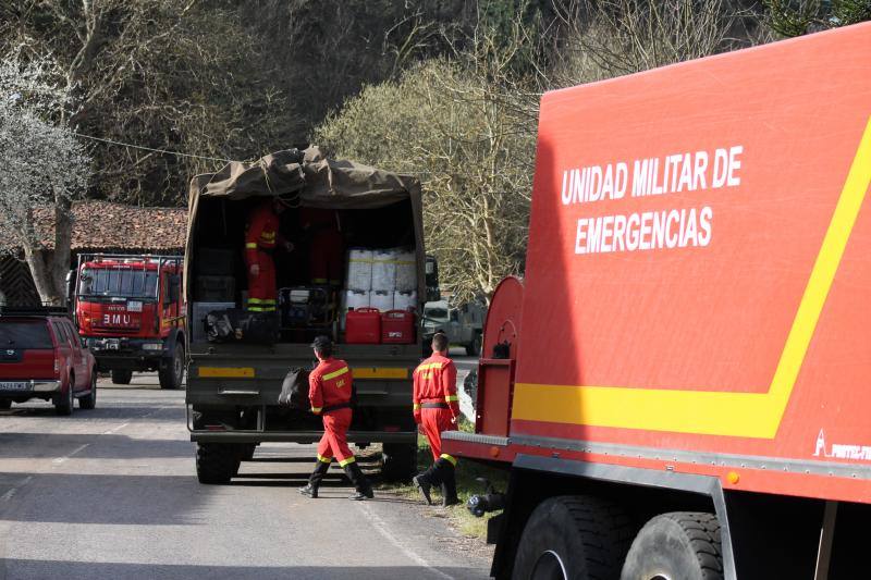 Fotos: Así trabaja la UME en el incendio de Llordón, en Cangas de Onís