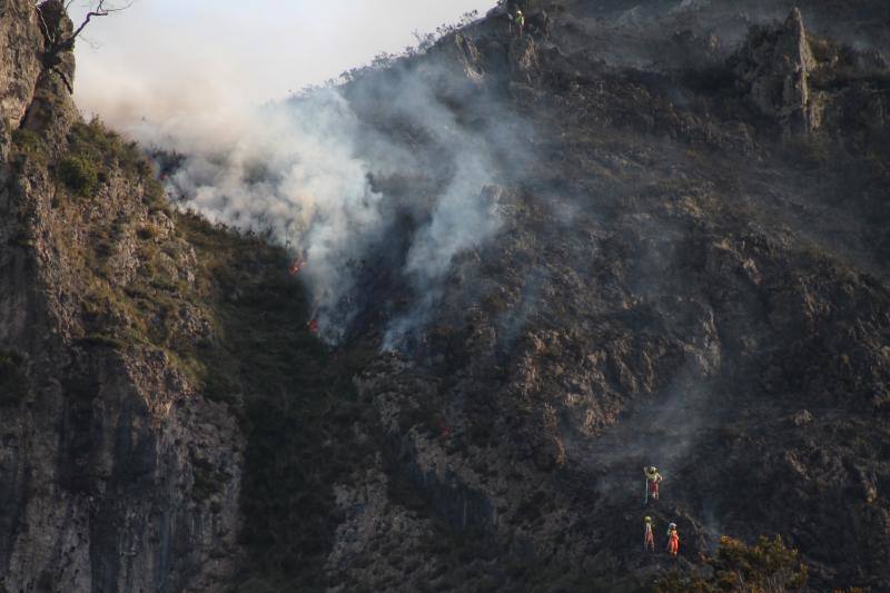 Fotos: Así trabaja la UME en el incendio de Llordón, en Cangas de Onís