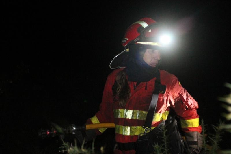 El fotógrafo de EL COMERCIO Xuan Cueto acompaña a la Unidad Militar de Emergencias en primera línea del fuego