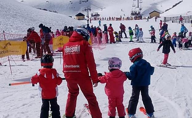Casi 12.000 esquiadores en un puente «satisfactorio»