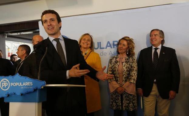 Pablo Casado destaca la potencialidad de El Musel, «que el PSOE no sabe ver»