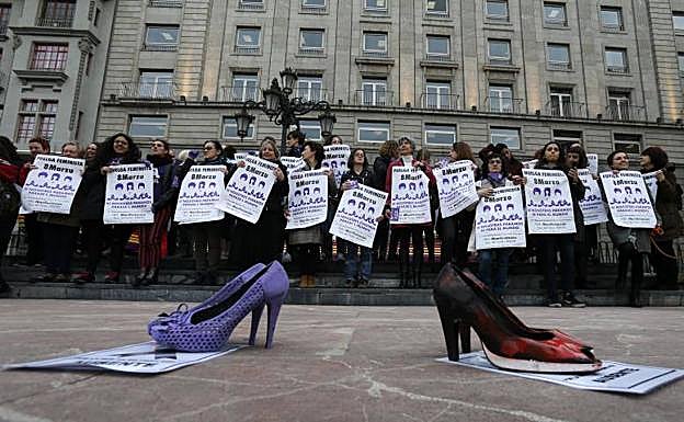 Presentación de la huelga feminista en la plaza de la Escandalera.