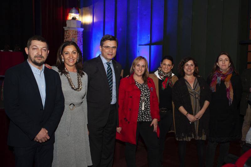 El acto, que se celebró en el Teatro Prendes bajo el lema 'Por la igualdad, avanzamos' tuvo como principal reivindicación combatir la brecha salarial.