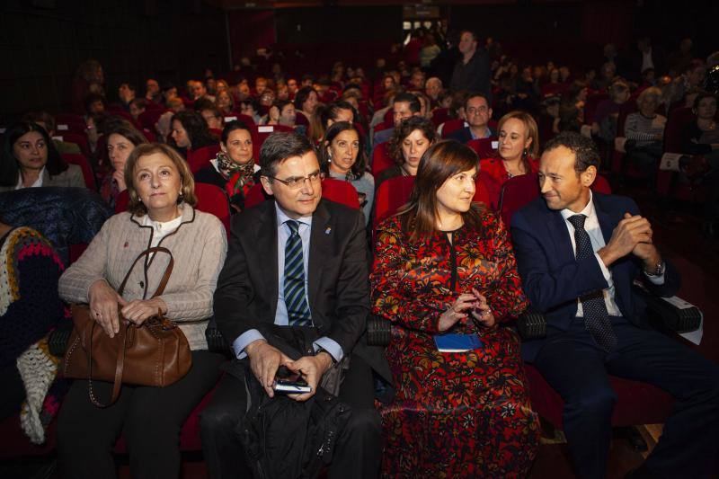 El acto, que se celebró en el Teatro Prendes bajo el lema 'Por la igualdad, avanzamos' tuvo como principal reivindicación combatir la brecha salarial.