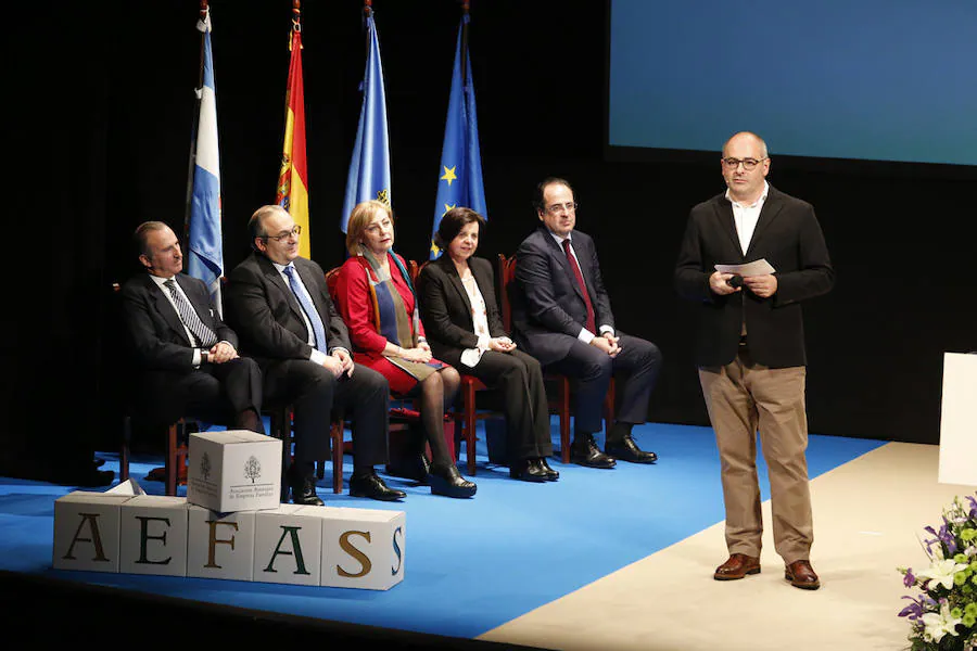 El Teatro Palacio Valdés, en Avilés, acogió la entrega del X Premio Familia Empresaria de AEFAS.